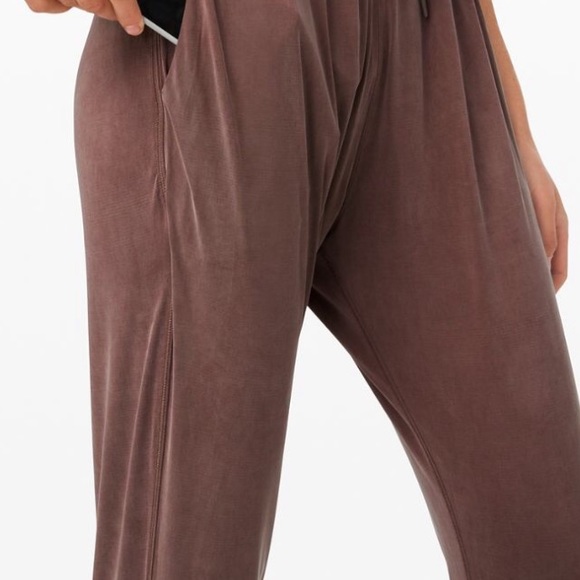 Lululemon Lost in Leisure Crop Pant - size 10 - Picture 4 of 8